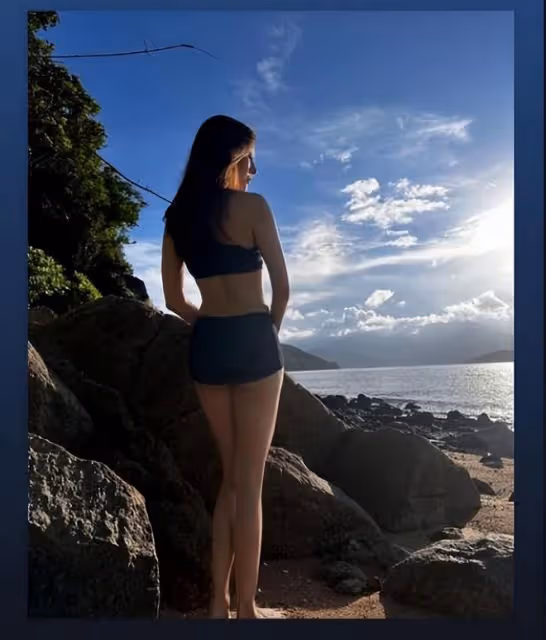53歲李嘉欣穿衣被批太土氣，身材和狀態是真的好，氣質優雅迷人