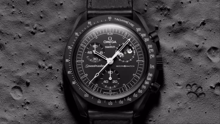 SWATCH白色史努比滿月錶太夯買不到　全黑新月錶接力登場明開賣