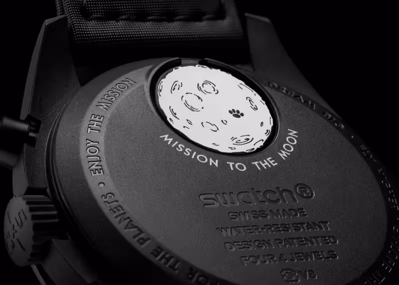 SWATCH白色史努比滿月錶太夯買不到　全黑新月錶接力登場明開賣
