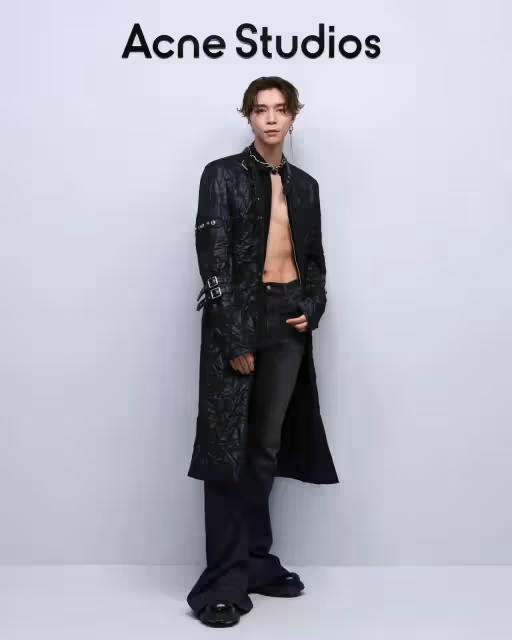 這個燦笑太犯規！　NCT Johnny登雜誌封面好像在拍潮流男友照