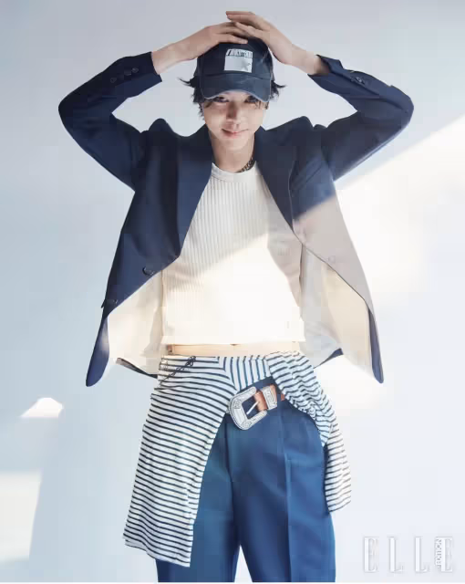 這個燦笑太犯規！　NCT Johnny登雜誌封面好像在拍潮流男友照
