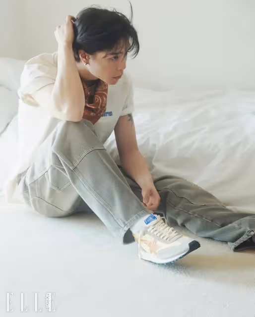 這個燦笑太犯規！　NCT Johnny登雜誌封面好像在拍潮流男友照
