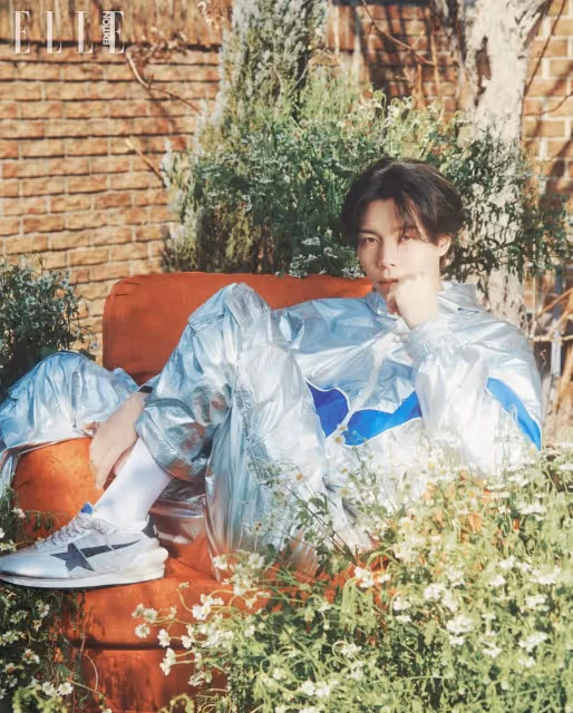 這個燦笑太犯規！　NCT Johnny登雜誌封面好像在拍潮流男友照