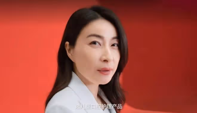 郭晶晶又拿下新代言！和3小孩互動太有愛，一年廣告費幾千萬！