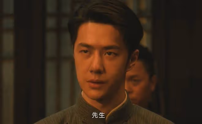 《追風者》直到上海送來鷹洋機，魏若來才發現，自己被錢少良騙了