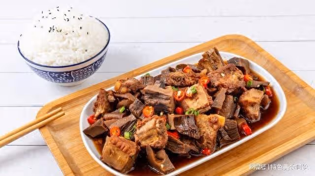 愛上美食,如何做冬筍燒排骨更好吃呢?