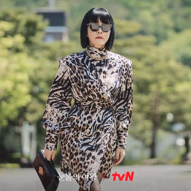 《淚之女王》的姑姑是財閥家唯一正常人：現實中深愛過但選擇不婚