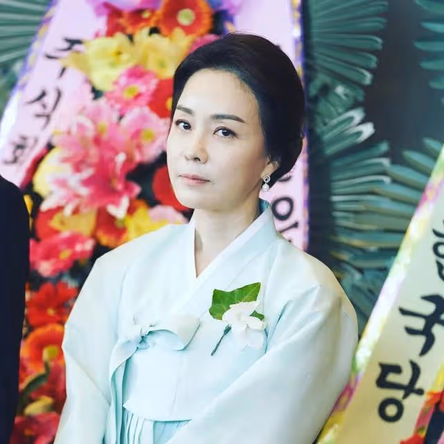 《淚之女王》的姑姑是財閥家唯一正常人：現實中深愛過但選擇不婚