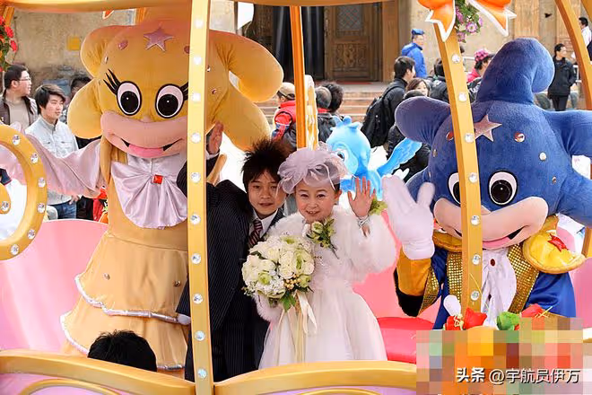 內蒙袖珍女嫁211高材生，12年堅持丁克，如今疑似家暴的她後悔嗎