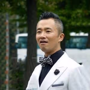 52歲主持人程雷被偶遇，自曝壓力大倆兒子，還有1600萬房貸沒還