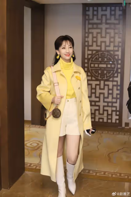 70歲還穿短褲的趙雅芝，讓人看到了中老年女星的「尷尬」