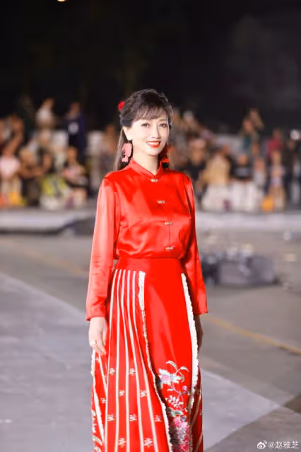 70歲還穿短褲的趙雅芝，讓人看到了中老年女星的「尷尬」
