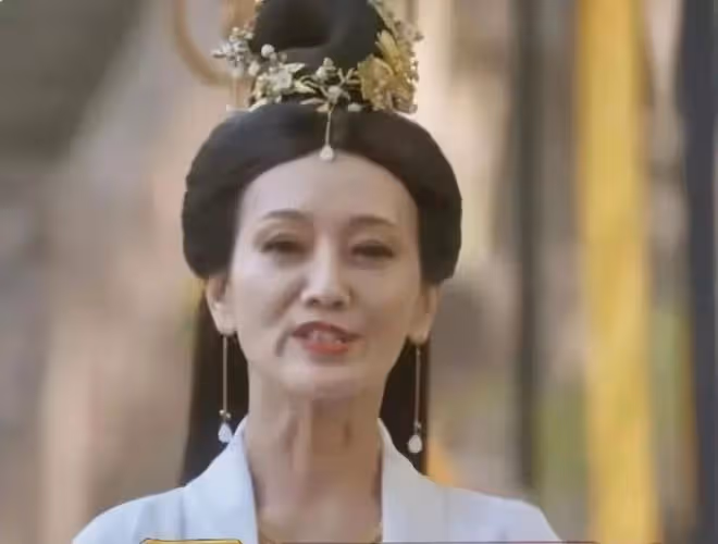 70歲還穿短褲的趙雅芝，讓人看到了中老年女星的「尷尬」