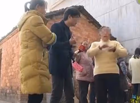 貼錢帶孫13年！被媳婦趕出門：養你13年夠了　我搬回老家「每月給鄰居2萬」兒子連夜給我送禮