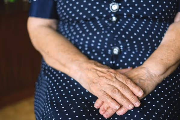 一生受盡爺爺折磨！102歲奶奶臨終前要求「死後不入祖先牌位」　訴苦孫媳婦：「爺爺死的那天，是我最幸福的日子」