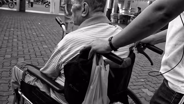 一生受盡爺爺折磨！102歲奶奶臨終前要求「死後不入祖先牌位」　訴苦孫媳婦：「爺爺死的那天，是我最幸福的日子」
