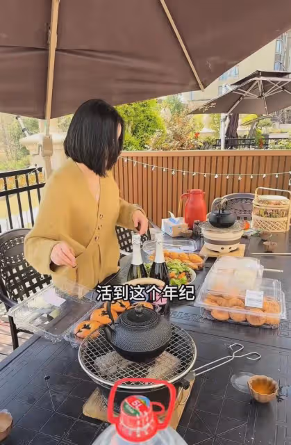 42歲未婚女子曬獨居生活，父母不在，享受單身自由生活，拒絕相親