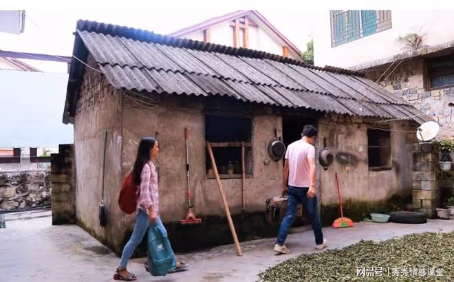 表妹結婚,舅媽挖苦我們家去的人多了,我和妹妹沒吃席就離開了