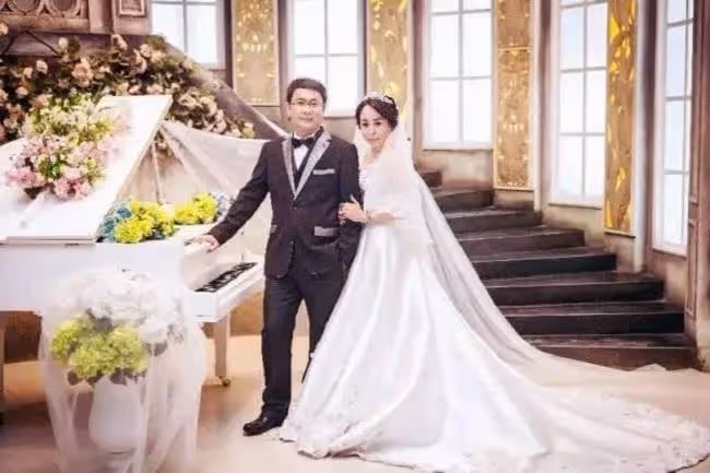 22歲小伙愛上41歲女老闆,追求7年終成眷屬,9年後他們現狀如何