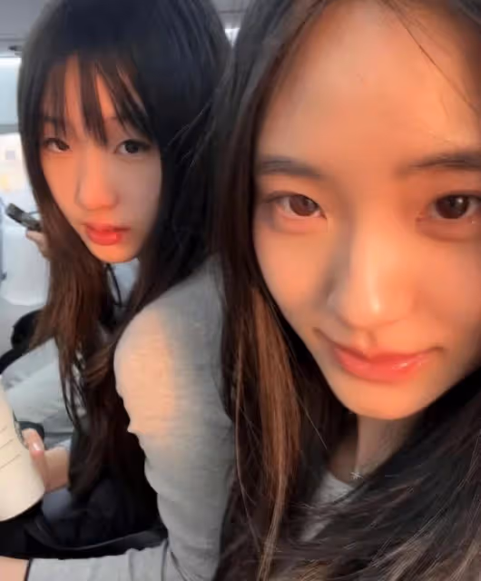 小S倆女兒近照曝光，許曦文許韶恩同框比美，顏值氣質均超媽媽