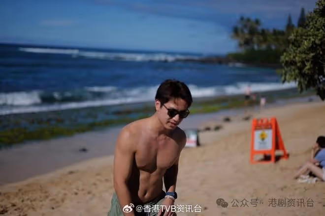 TVB小生驚爆「受傷」呆坐馬路中心！雙目無神大叫辛苦無人幫？
