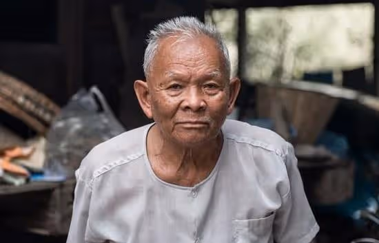 68歲的單身公公不習慣城市生活，父母出了一個好主意，一舉三得