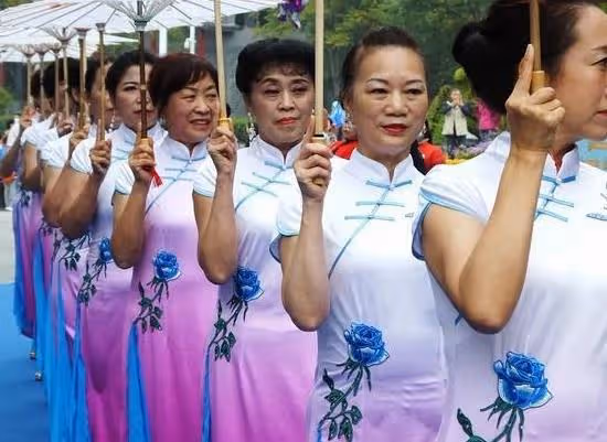 62歲的大爺：退休金3800塊，找一個55以下的老伴兒，過分嗎