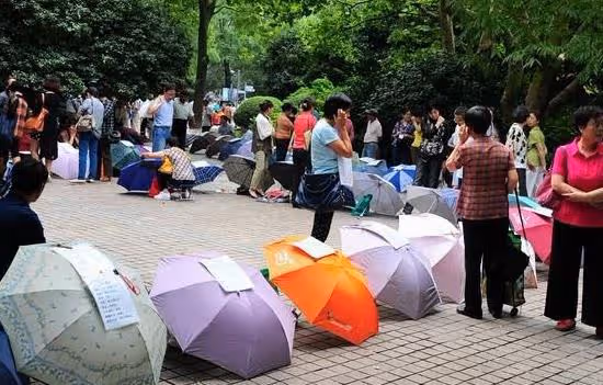 62歲的大爺：退休金3800塊，找一個55以下的老伴兒，過分嗎