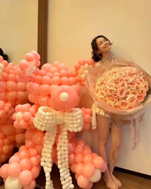 公布戀情？28歲TVB小花生日收百朵玫瑰！曾被指與男上司發展戀情