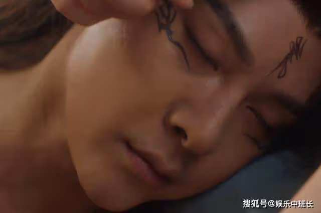 《與鳳行》用一條狗刻畫生死觀，鳳來遇到琉羽，是他的幸運