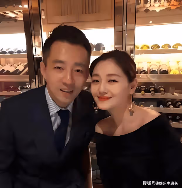 好傢夥！汪小菲和大S北京婚房內景曝光，大S整面牆的高跟鞋很壯觀