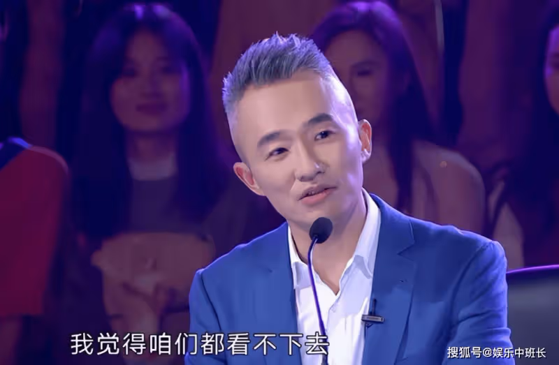 52歲主持人程雷罕見露面，和女粉絲合影顯帥氣！曾被傳因肝病去世