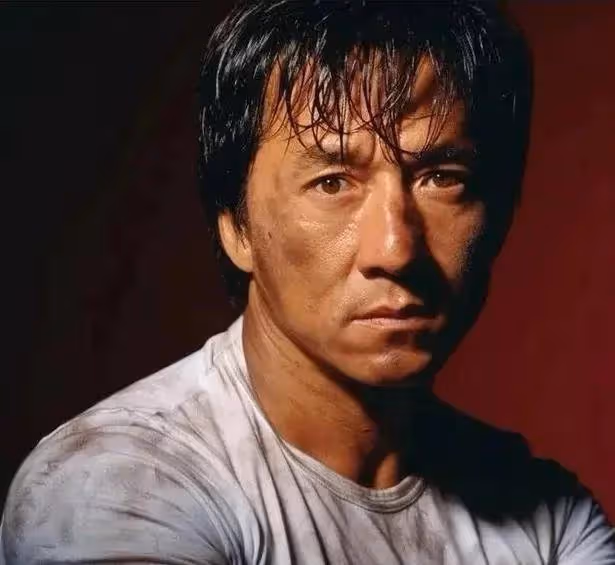 娜扎劉浩存祝賀成龍70歲大壽!大哥坦言白髮是劇情需要