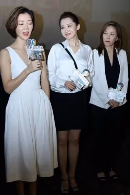 55歲許晴同框41歲車曉,終於見識了媚態美與氣質美的差距有多大