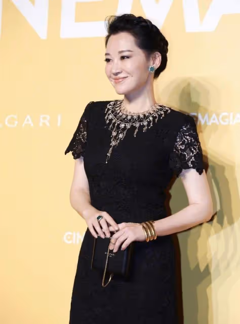 55歲許晴同框41歲車曉,終於見識了媚態美與氣質美的差距有多大