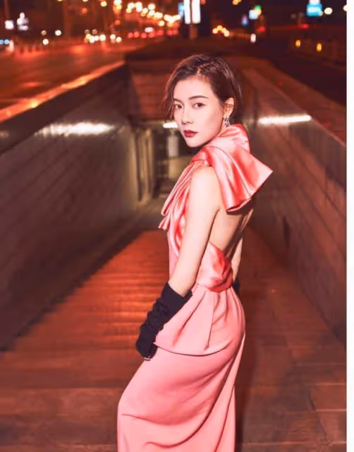 55歲許晴同框41歲車曉,終於見識了媚態美與氣質美的差距有多大