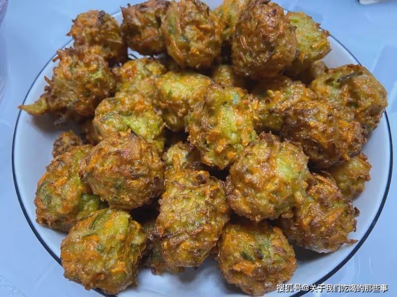 炸蘿蔔丸子有竅門，最忌放麵粉和澱粉，教你一招，又香又脆不回軟