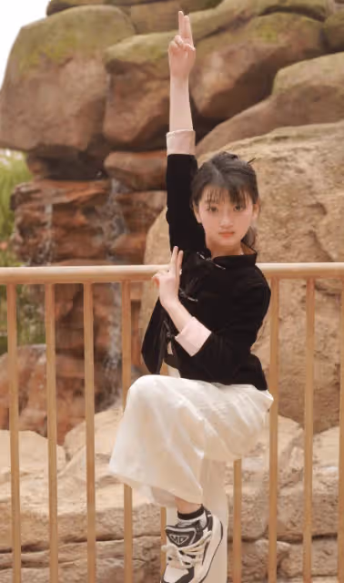 12歲阿拉蕾近照:長成亭亭玉立的大姑娘了,還是很漂亮,氣質超好