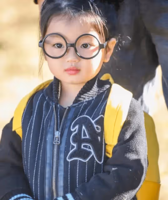12歲阿拉蕾近照:長成亭亭玉立的大姑娘了,還是很漂亮,氣質超好