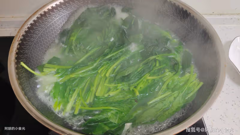木耳和它太絕配,花錢少吃得好!三兩下拌一盤,清腸大好處,滿口新鮮停不下來