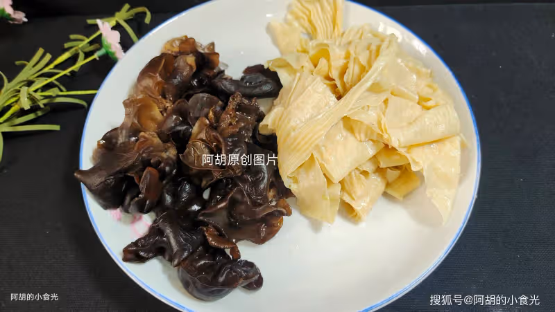 木耳和它太絕配,花錢少吃得好!三兩下拌一盤,清腸大好處,滿口新鮮停不下來