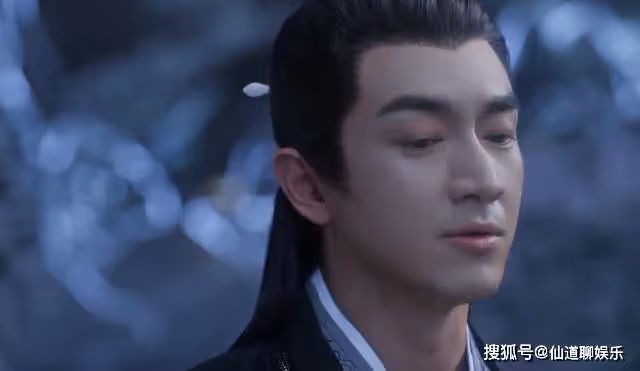 《與鳳行》看行止醉酒自虐,才懂長壽是神最毒的詛咒