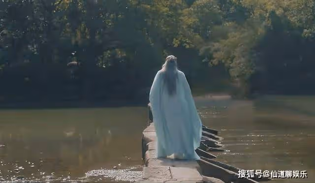 《與鳳行》看行止醉酒自虐,才懂長壽是神最毒的詛咒