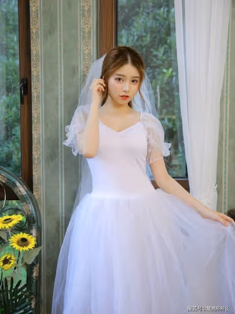 19歲純白婚紗新娘的時尚穿搭:浪漫而詩意 優雅迷人