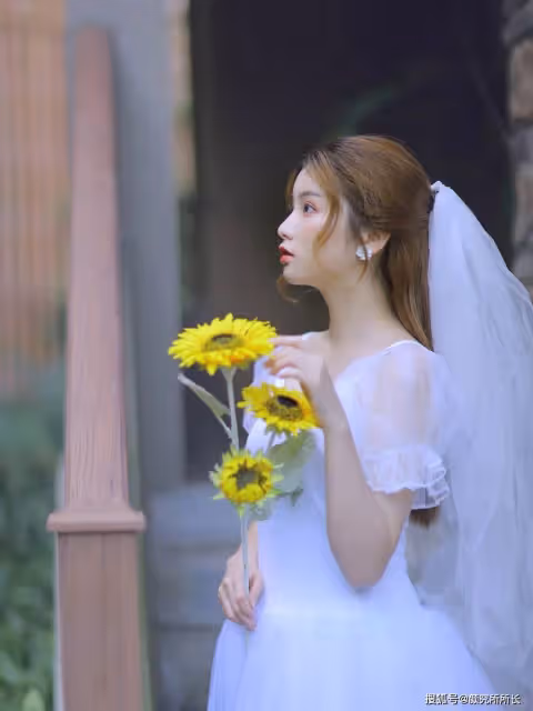 19歲純白婚紗新娘的時尚穿搭:浪漫而詩意 優雅迷人