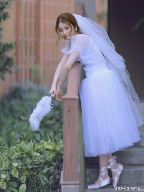 19歲純白婚紗新娘的時尚穿搭:浪漫而詩意 優雅迷人
