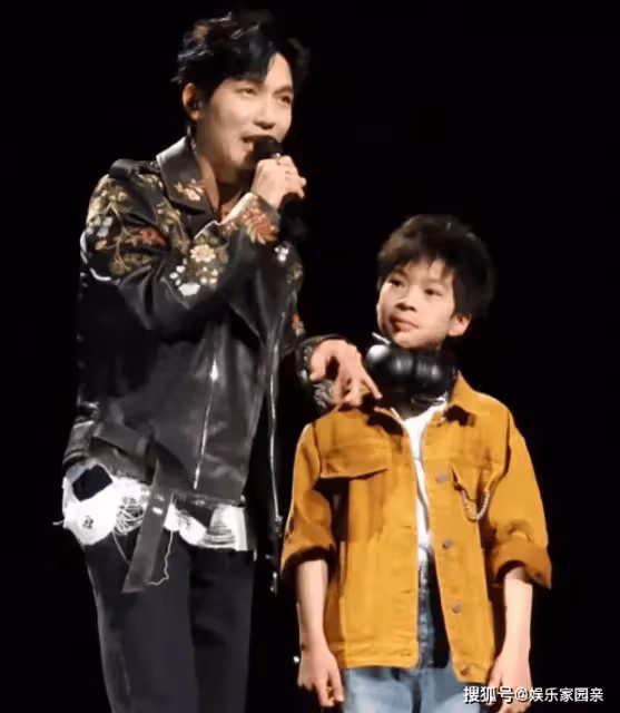上陣父子兵！陳楚生攜子同台演出燃爆全場，10歲兒子打鼓帥呆了