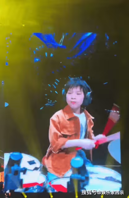 上陣父子兵！陳楚生攜子同台演出燃爆全場，10歲兒子打鼓帥呆了
