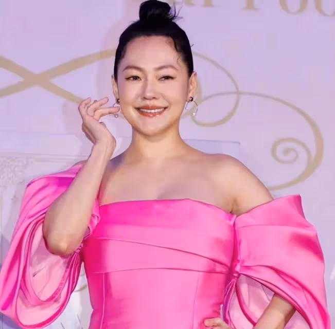 小S兩個大女兒一起旅行顏值爆表，小S驕傲發文：我女兒很漂亮