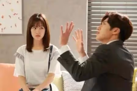 為了前途我捨棄了陪我十年的女友，她為了報復逆襲嫁給了我的老闆